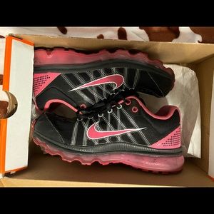 pink and black Nike Airmax